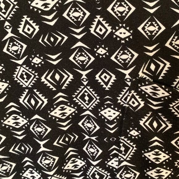 LuLaRoe Black & White Geometric Print High-Low Hem Dress XS Relaxed Fit - Picture 8 of 9